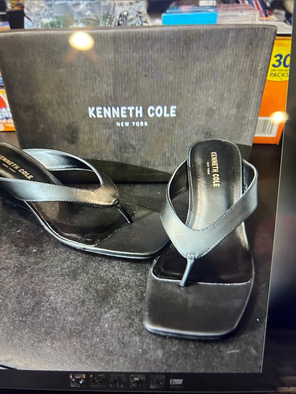 Cp size 10 Kenneth Cole New York Women's Black Square-Toe Thong Sandals